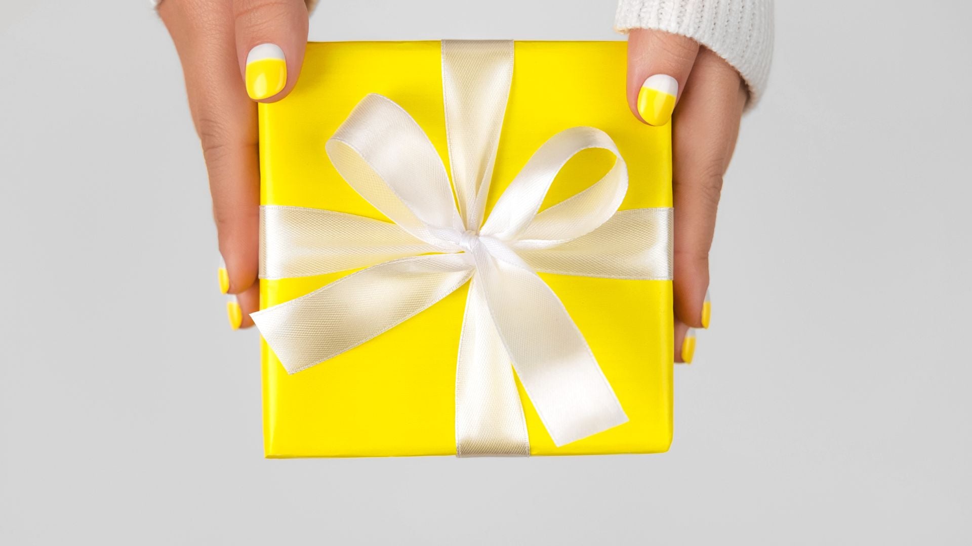 CORPORATE GIFTING, PERSONALIZATION 